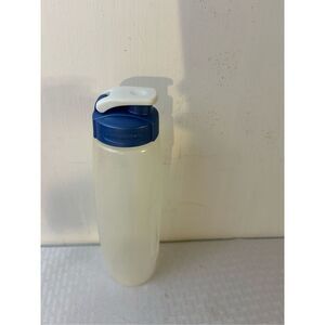 Rubbermaid 32 ounce water‎ bottle blue lid